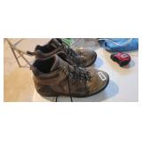 COLUMBIA BOOTS SIZE 10.5