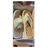 SPA FINDER FLIP FLOPS *SIZE 7-8M