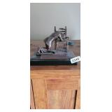 PRAYING MAN DECOR