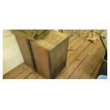 2 MAGNOVOX SPEAKERS *NEED CLEANED