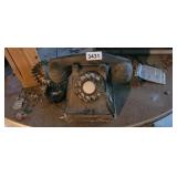 VINTAGE TELEPHONE *HAS CRACK IN SHELL