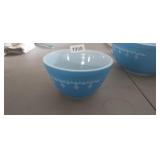 SNOWFLAKE GARLAND PYREX MIXING BOWL 1 1/2 PINT