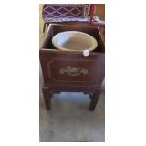 CHAMBER POT CABINET WITH POT