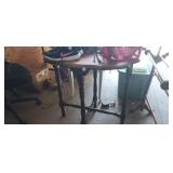ANTIQUE OVAL WOODEN SIDE TABLE