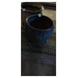10" PLANTER POT, WITH CHIP