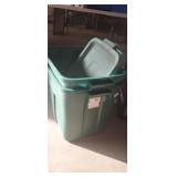 (2) RUBBERMAID 18 GALLON  TOTES WITH LIDS