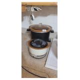 (2) CROCKPOTS