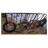 LOT OF DECORATED WREATHS