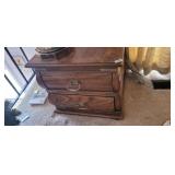 ANTIQUE5 DRAWER  END/BED  TABLE