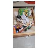 DRAWER FULL OF MOSTLY KITCHENWARE