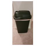 TRASH CAN WITH LID