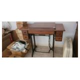 SINGER SEWING MACHINE WITH CABINET, W/ACCESSORIES