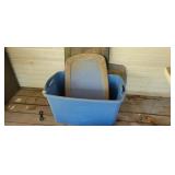 TOTE WITH LID