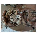 2 CAMO BAGS WITH PULLEY AND ROPE