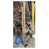 2 GARDEN HOES AND HANDHELD PICK