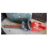 BLACK & DECKER 18"  HEDGE TRIMMER