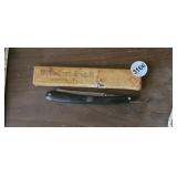 W.R. CASE AND SONS STRAIGHT RAZOR W/ BOX