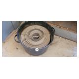GRANITE POT WITH ROLL OF STRIPPING