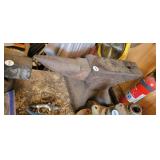 ANTIQUE ANVIL (BRING TOOLS TO REMOVE)