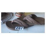 SANDALS YOUTH SIZE 13