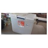 66 QT. HEFTY TOTE WITH LID