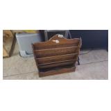 VINTAGE MAGAZINE RACK 24'