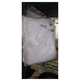 KOHLS KING SIZE COMFORTER / BED SPREAD
