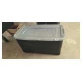 TOTE WITH LID