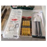 ICE CUBE TRAY, CORN HOLDERS, SPATULA *NEW