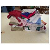 LOT OF KITCHEN HAND TOWELS