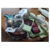 MIXED KITCHEN UTENCILS