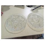 2 GLASS SERVING PLATES