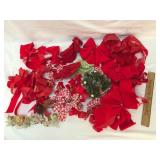 Lot of +/- 40 Pieces of Christmas Decorations, Bow