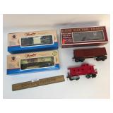 Lot of 5 Model Train Cars