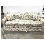 Floral sofa w/ pull out bed