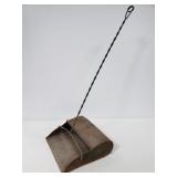 Primitive metal dust pan
