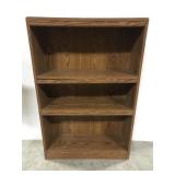 Bookshelf with adjustable shelves