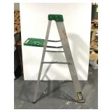 Aluminum Gorilla step ladder - 4 foot