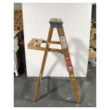 Wooden step ladder - 4 foot