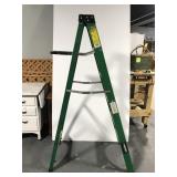 Husky fiberglass step ladder - 6 foot
