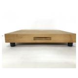 Footed wood cutting board