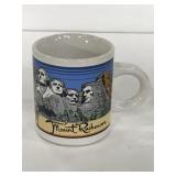 Mount Rushmore ceramic mini mug