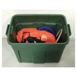 Tote of assorted rope/chain like items