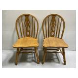 Pair of Windsor style hoop back wood chairs