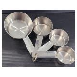 Stainless steel measuring cup set