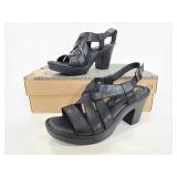 Size 8 Born sandals with heel