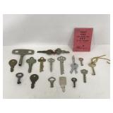 Lot of assorted vintage keys