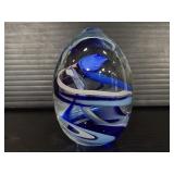 Swirled art glass egg paperweight