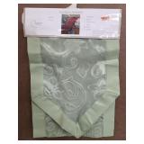 Victoria Classics Patricia table runner