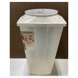 The Vittles Vault airtight pet food container